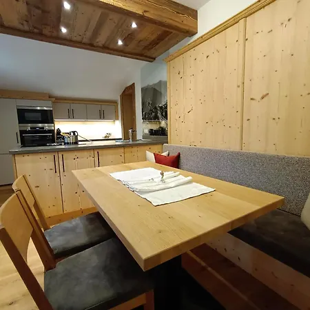 Manuela, * 图克斯