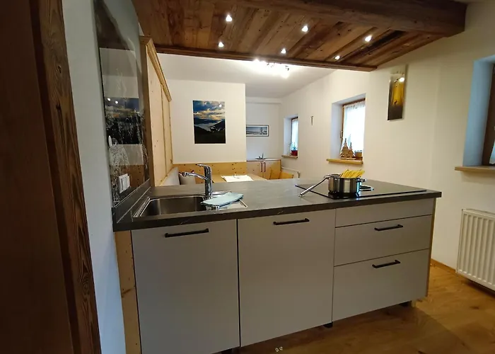 Apartman Manuela, Tux